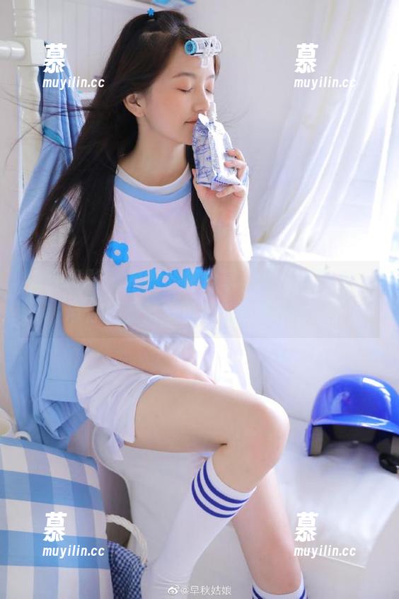 绮梦摄影-露露 绮梦摄影 - 露露倾情分享裤里丝写真集,带你感受清新可爱的时尚气息!