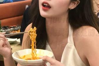 微密圈 – 感受羊小雪juvia舰长图包–4.9红色作品合集，分享她灵魂深处的艺术理念与创作