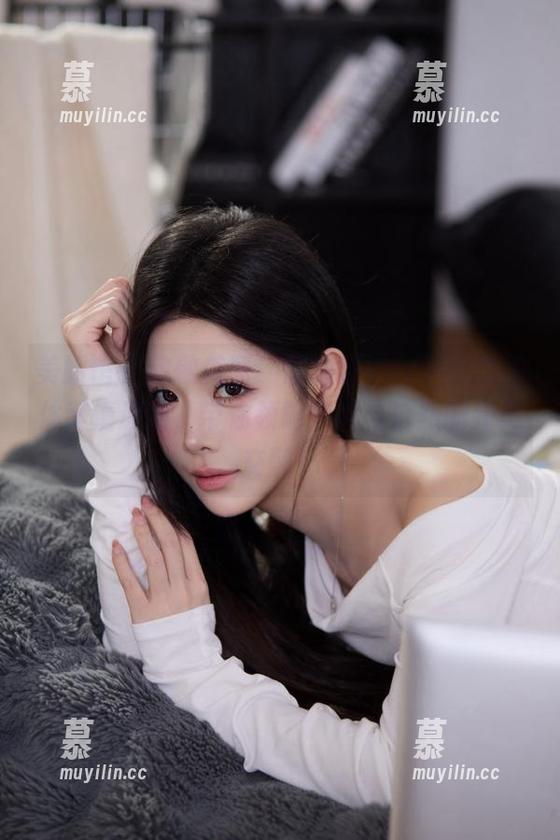 美媛馆-悠悠酱yoyoyo 美媛馆 - 致敬美丽!悠悠酱yoyoyo的玉体高清原图,带你领略艺术与自然的完美交融!