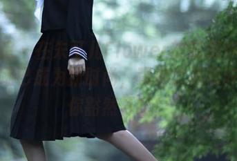 美媛馆 – 在朱可儿Flower的制服作品里，自嘲已成为新时尚，观看之后或许会让你豁然开朗！