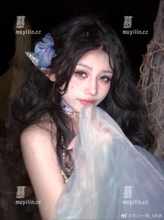 當双子吸血鬼邂逅芊川一笑MNK：精选作品集带你进入奇幻的摄影世界！
