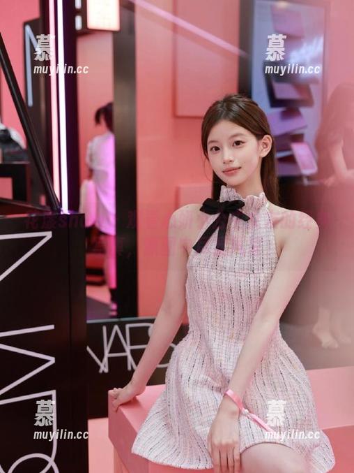 花漾show-心妍小公主 花漾show - 观看心妍小公主女友的经典写真,原图中尽显风采