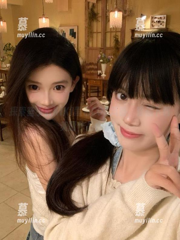 探索蓝小沂KiKi黑色COS风格，珍藏下载美丽作品合集！