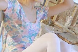 蜜桃社 – 伊素妍的油亮作品值得观看，展现了她的艺术才华
