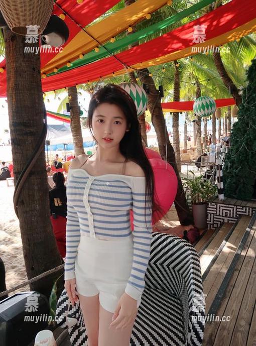 蜜桃社-小魔女lily 蜜桃社 - 小魔女lily泳衣写真全集,超可爱套图合集让你目不转睛!