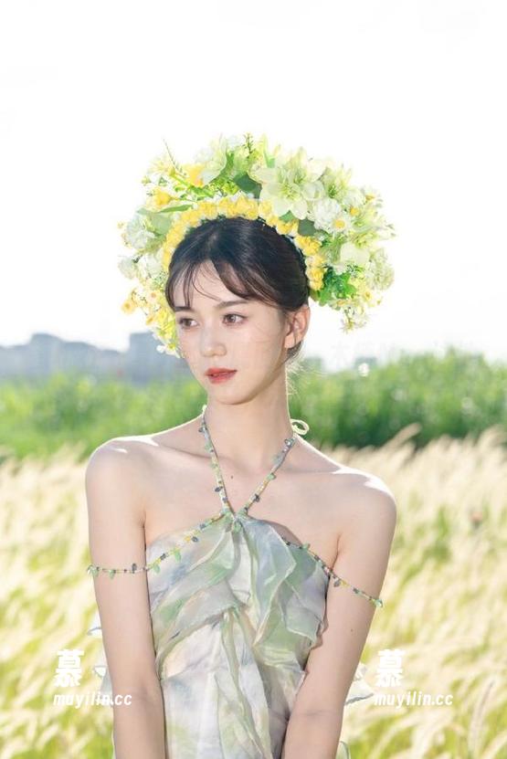 蜜桃社-木楠Nan 蜜桃社 - 夏天的专属回忆:木楠Nan泳池写真免费合集,定会让你心动