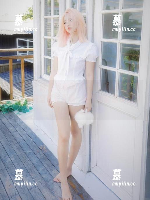 蜜桃社-缇娜美Tinami 蜜桃社 - 探索缇娜美Tinami最新写真集,毛衣造型引领潮流,散发出的独特魅力让人心动!