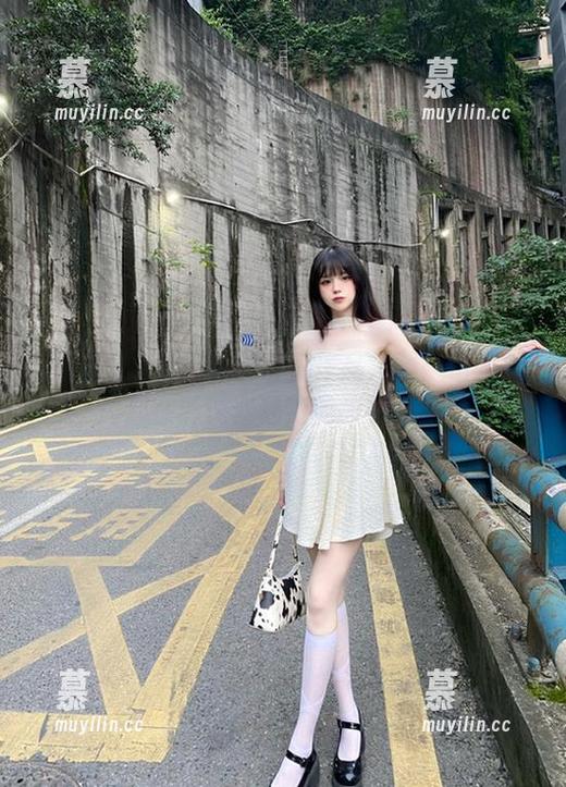 袜啵啵-小安 袜啵啵 - 小安白色写真作品定制:每张照片都在诉说着独特的故事与心情