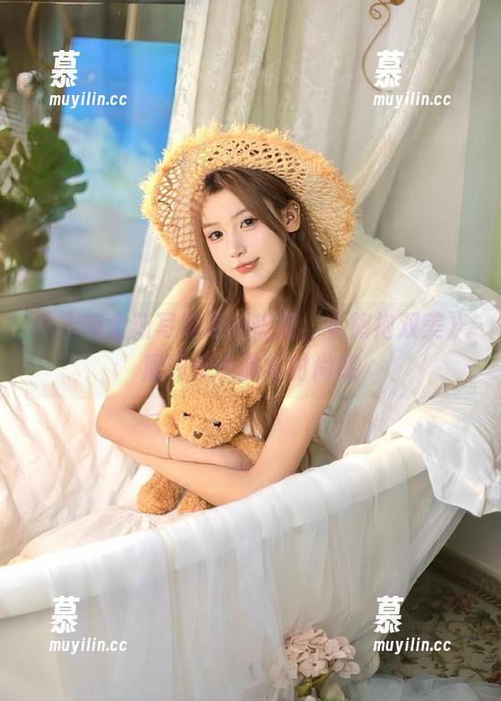 袜小喵 袜小喵全新写真更新热潮,《旗袍双美》展现传统美与时尚感
