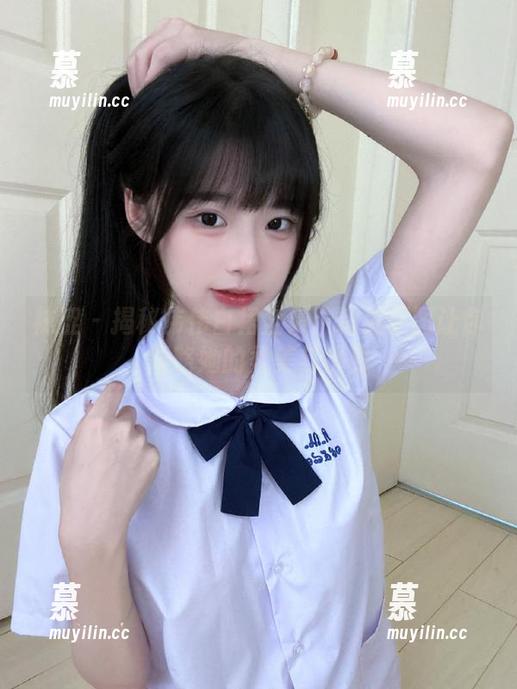 袜涩 - 揭秘伟伟白裙全集：精美原图让你领略她的柔美与优雅