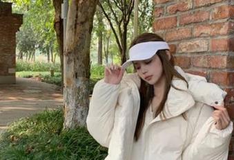 公园JK制服棉袜全面更新，见新摄影作品展现多元化的青春风貌！