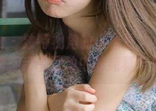 觅芙少女 – 独特视角的小怡双人美图合集，捕捉亲密互动中的纯真与温暖