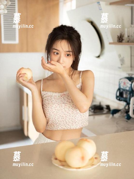 语画界 - Miki兔最新纯白写真，带你领略无瑕的优雅与自然之美