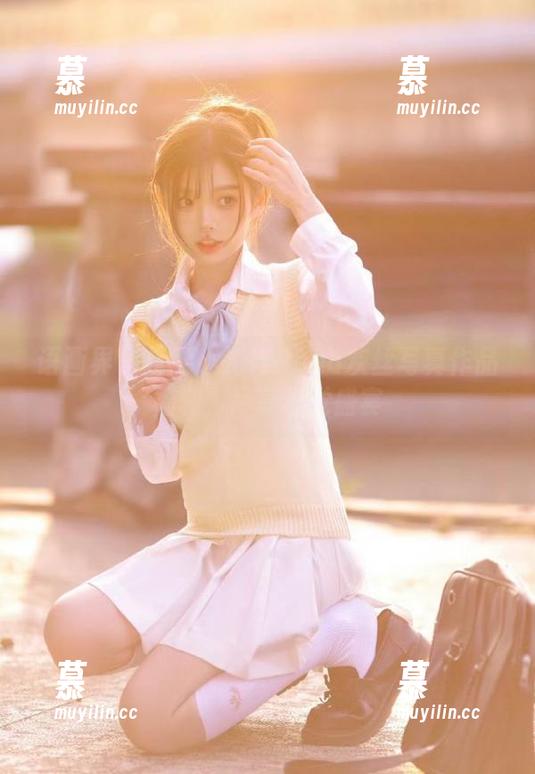 语画界-小海臀Rena 语画界 - 探秘小海臀Rena灰丝写真作品福利,尽享视觉盛宴