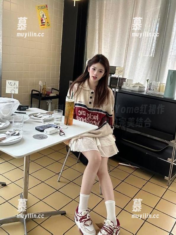 语画界-杨晨晨Yome 语画界 - 福利献上!杨晨晨Yome红裙作品,诠释了时尚与优雅的完美结合