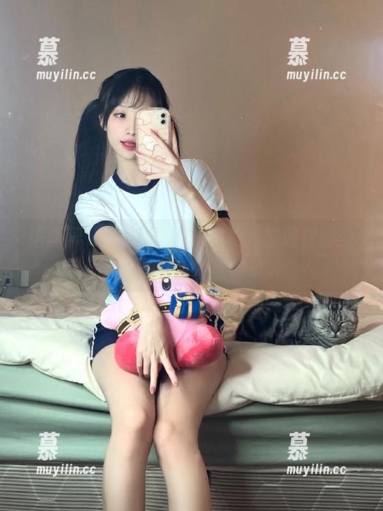 语画界 - 追随章芃芃的视角，发现校园里的写真艺术与故事