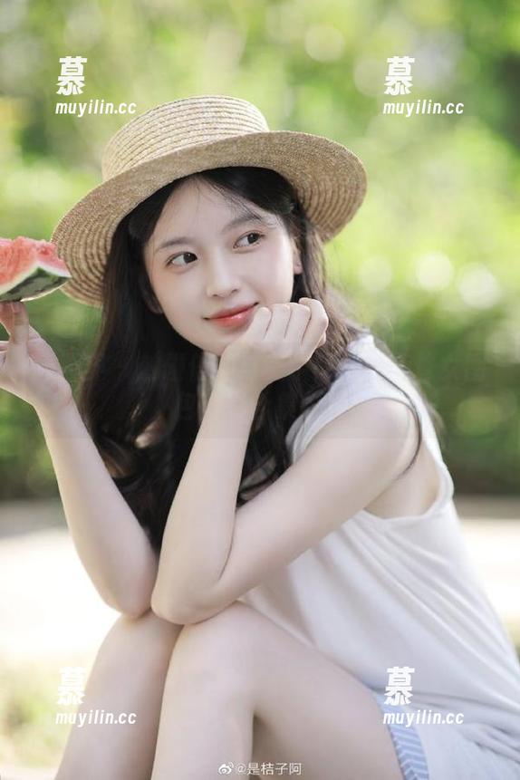 语画界-顾乔楠 语画界 - 触碰信仰与美学:顾乔楠修女图包精彩合集分享