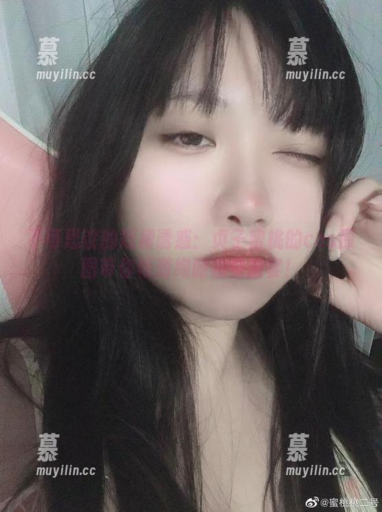 不可思议的短裙诱惑：贞子蜜桃的cos原图带你畅游绚丽视觉盛宴！