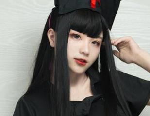 私拍欣赏：起起子vvvv黑丝足写真，展现她独特的时尚品味与风情