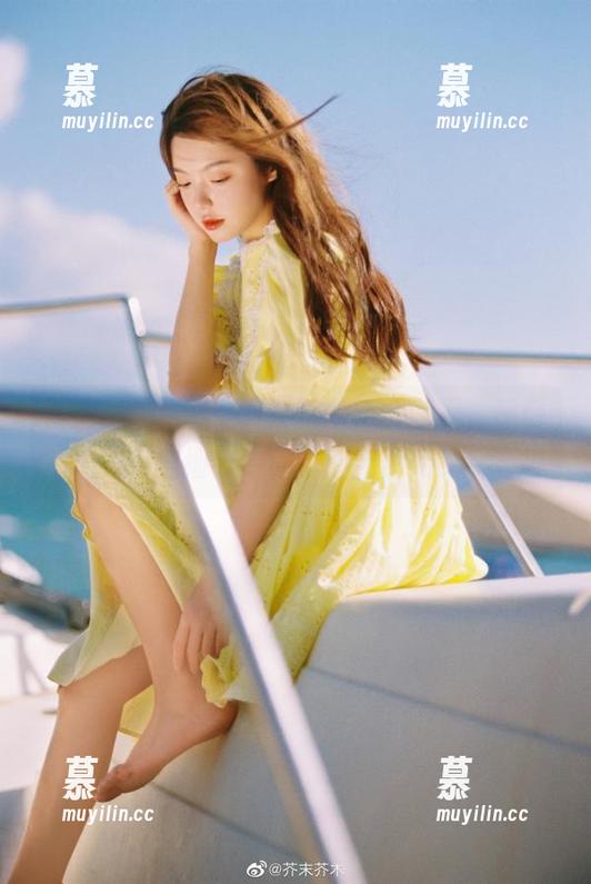 金鱼yui 高清呈现金鱼yui女孩的Cos世界,感受每个细节中的青春与梦幻!