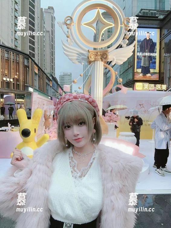 铁板烧鬼舞w “铁板烧鬼舞w”带来写真新作,原图中的“大凤机车”尽显不凡风范