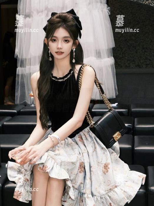 陈大小姐 微密圈 - 陈大小姐的吊带黑丝袜写真,独特原图与精致套图全面上线,快来查看!