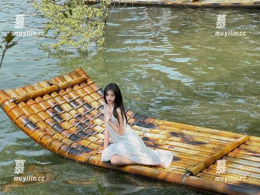 青豆客 - 佟蔓双马尾写真：原图中的甜美与俏皮照片尽曝光