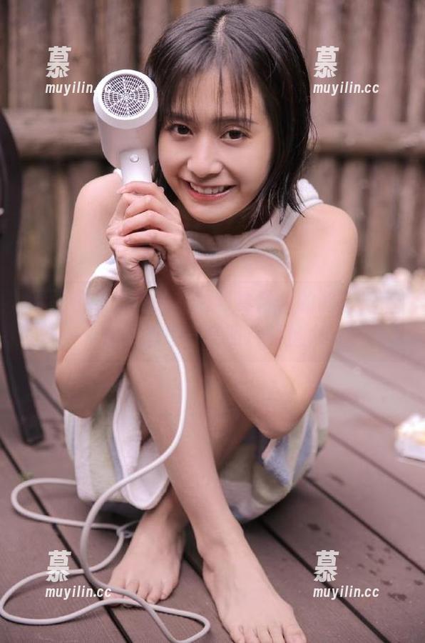 青豆客-刘钰儿 青豆客 - 刘钰儿礼服写真背后的秘密,带你走进每一张照片的魅力