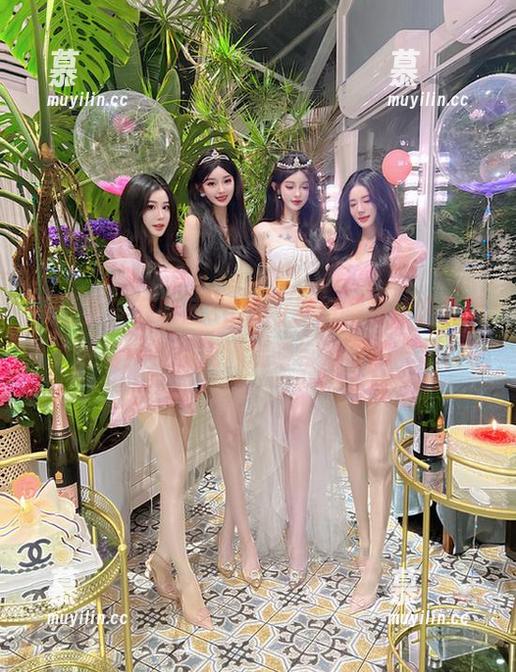 青豆客-莫晓茜sunny 青豆客 - 莫晓茜sunny梦幻睡衣精选套图:让每一夜都充满温暖与浪漫的气息!