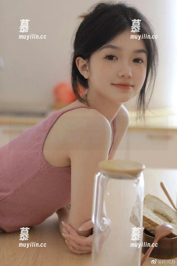 顽味生活-selina_王玥晨 顽味生活 - 真实的美:无圣光下的selina_王玥晨天使写真原图,感受纯粹瞬间